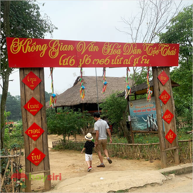 cổng vào dân tộc thái