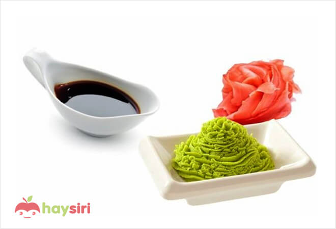 nước tương và wasabi