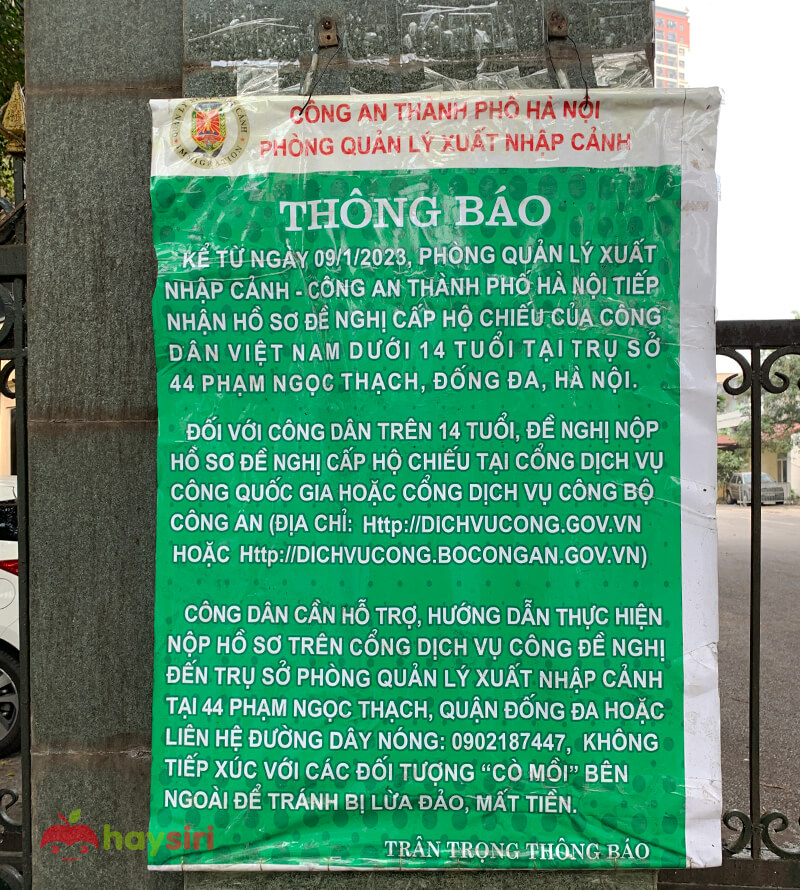 bảng thông báo phòng xuất nhập cảnh