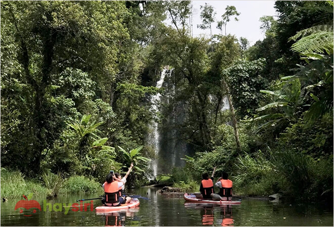 Du khách trải nghiệm chèo súp ở Măng Cành