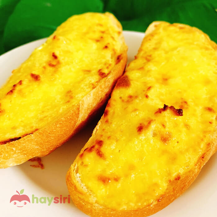 Thành quả là miếng bánh mì nướng vàng ươm, thơm phức