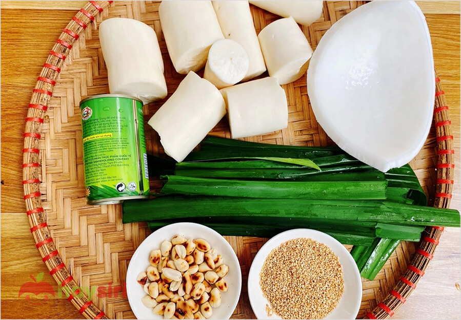 Những nguyên liệu làm món Sắn hấp lá nếp cốt dừa